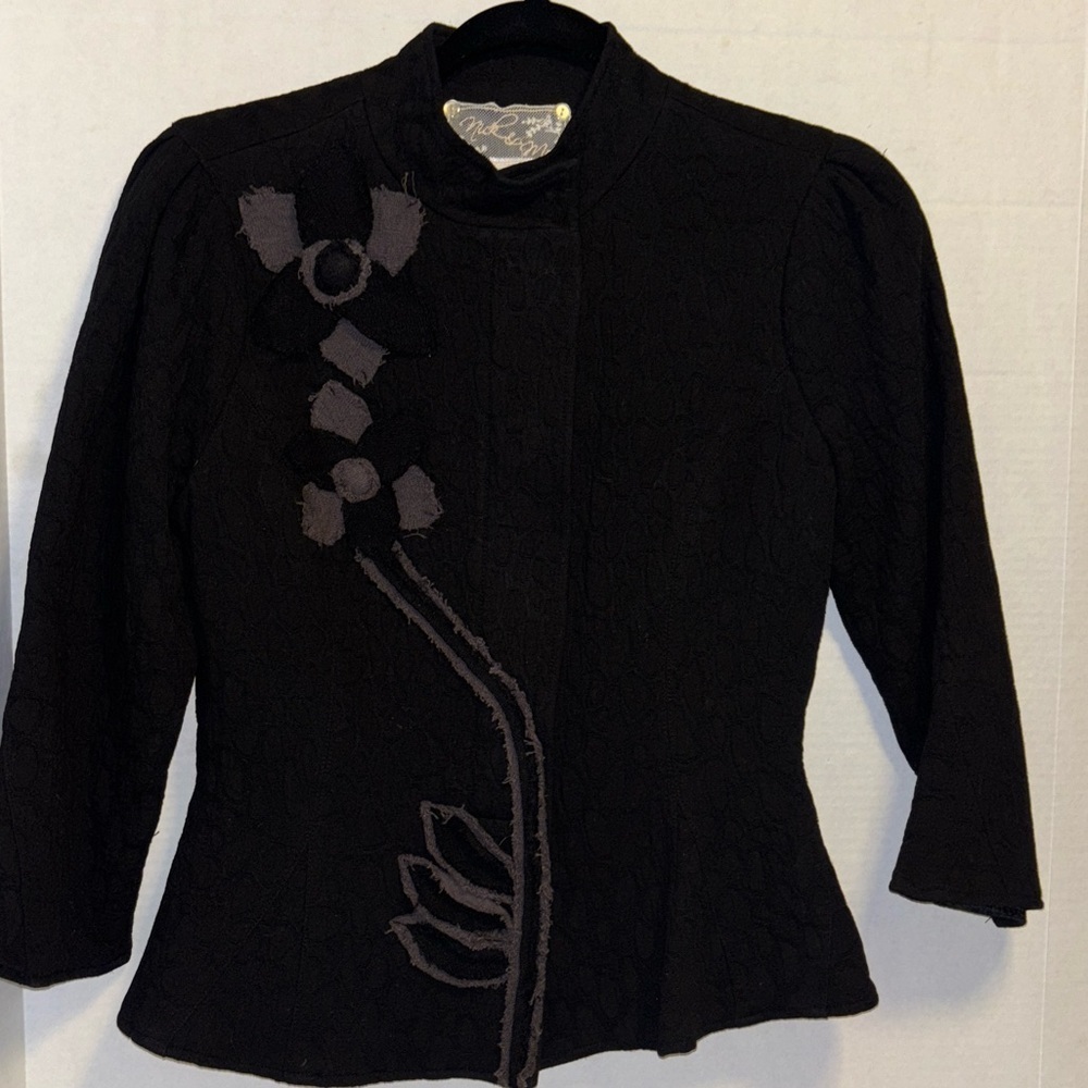 NICK & MO BLACK JACKET TEXTURED COTTON FLORAL APPLIQUÉ ON RIGHT SIDE SIZE SMALL